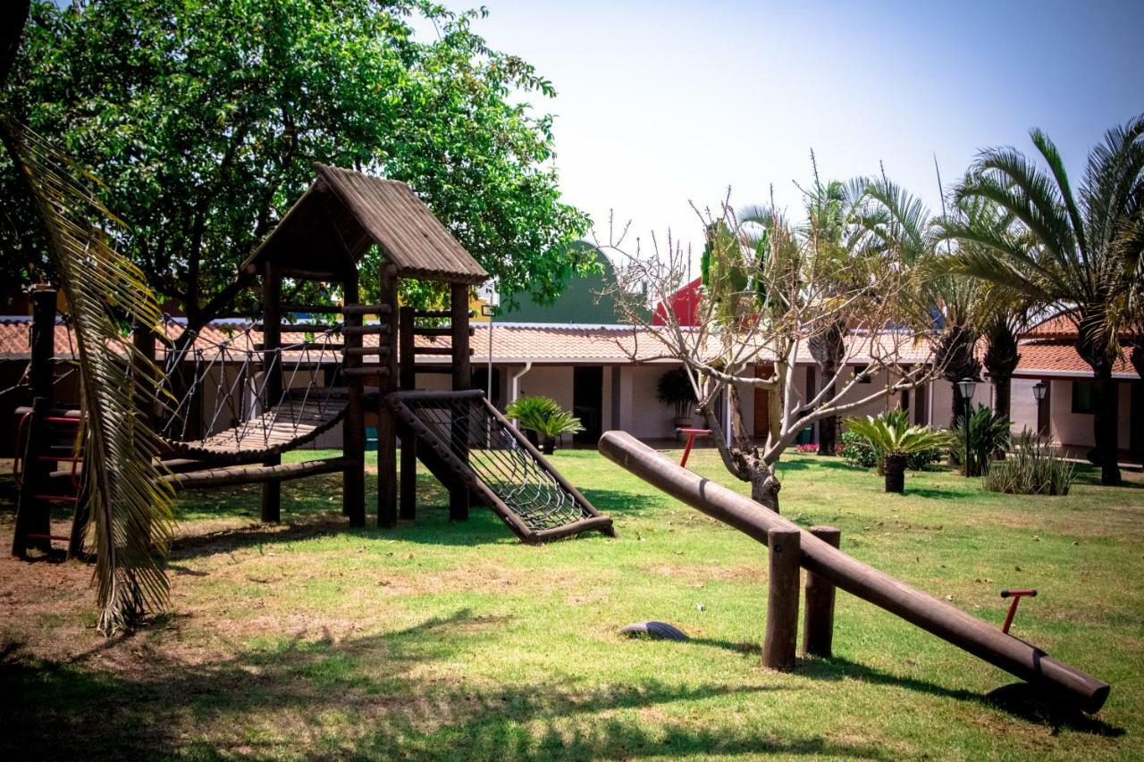Villa De Holanda Parque Hotel Holambra Exterior photo